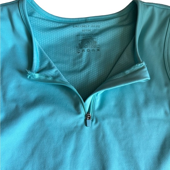 🍁 BUNDLE ONLY - 5/$15  Simply Jules Active Crop Top, Aqua Blue, Size Medium - Picture 4 of 6